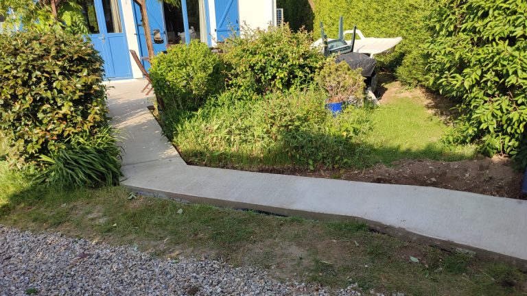 chemin d'accès coulé en sèche