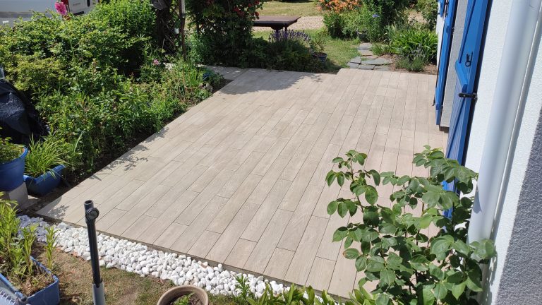 terrasse avec carrelage refait à neuf