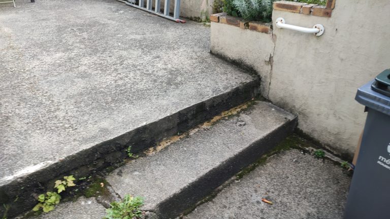 Marches d'accès extérieur à une terrasse