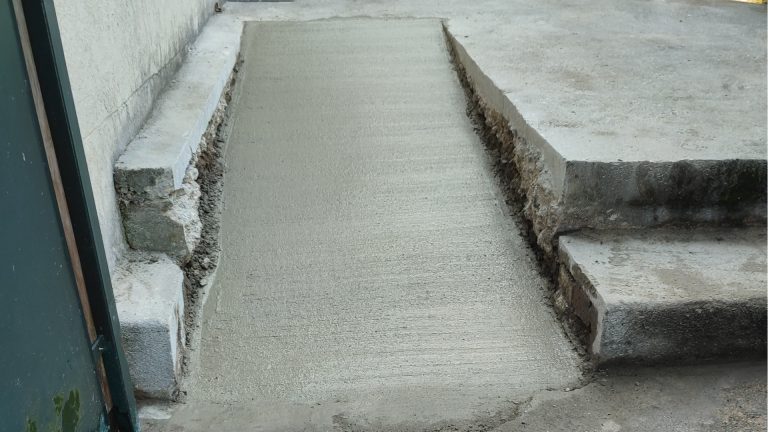 rampe béton coulée en attente de séchage