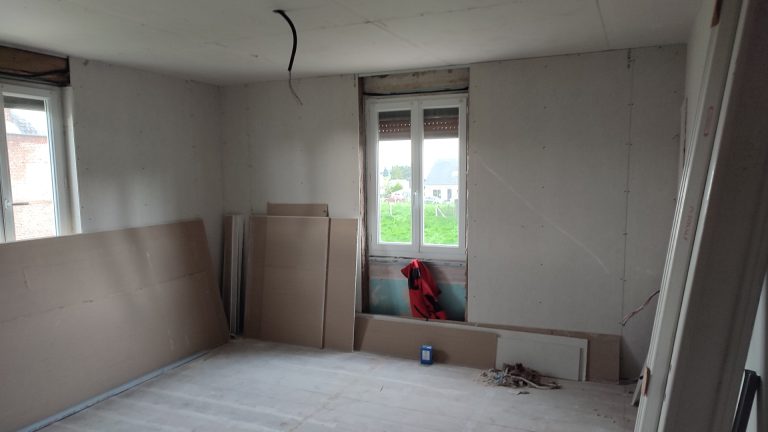 photo d'une rénovation d'une salle avec placo en cours de pose