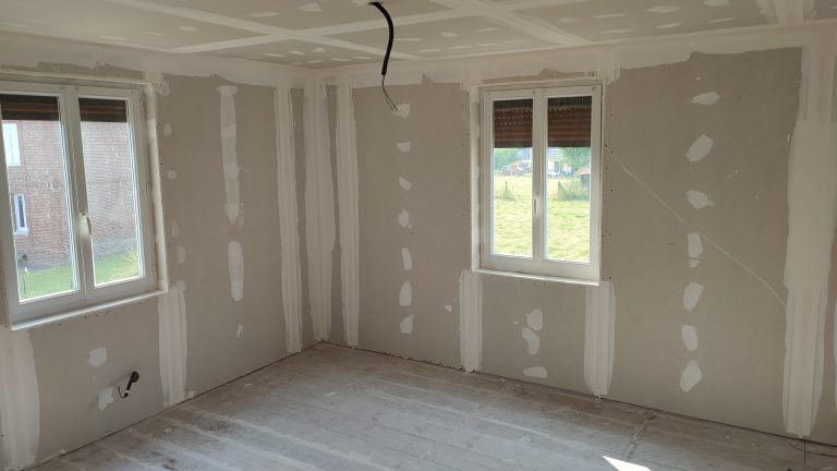 chantier de rénovation de la pièce terminée, reste à peindre